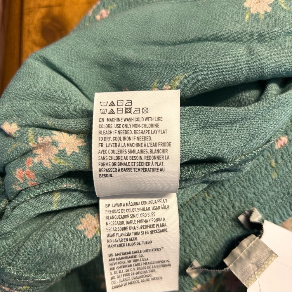 *NWT* American Eagle Green & Pink Floral Smocked Everyday Soft Shorts, Sz Small - Picture 7 of 7